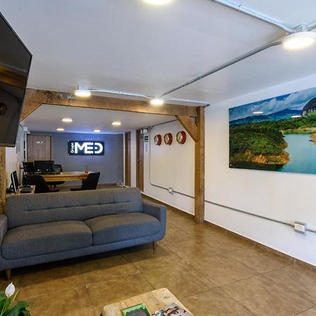 Med La Palma Hotel Меделин Екстериор снимка