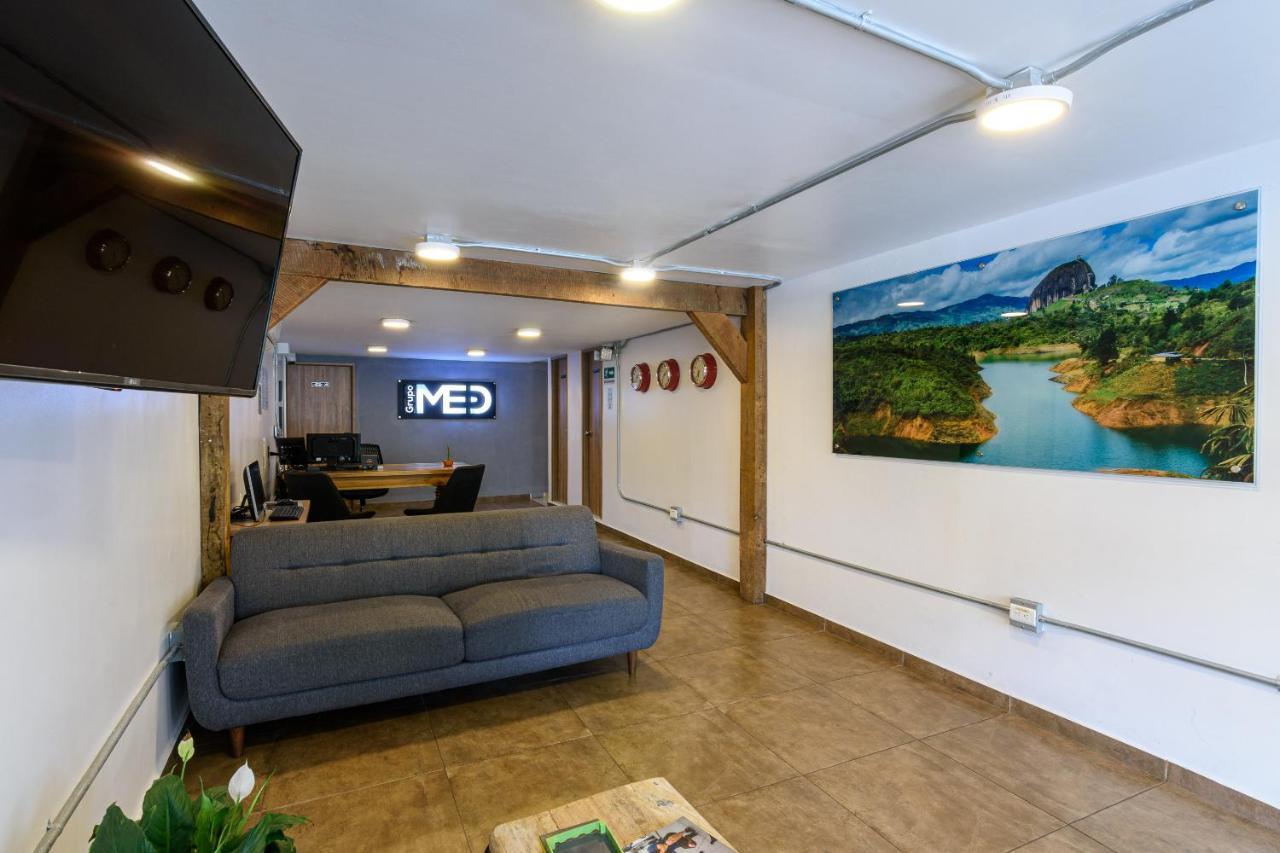 Med La Palma Hotel Меделин Екстериор снимка