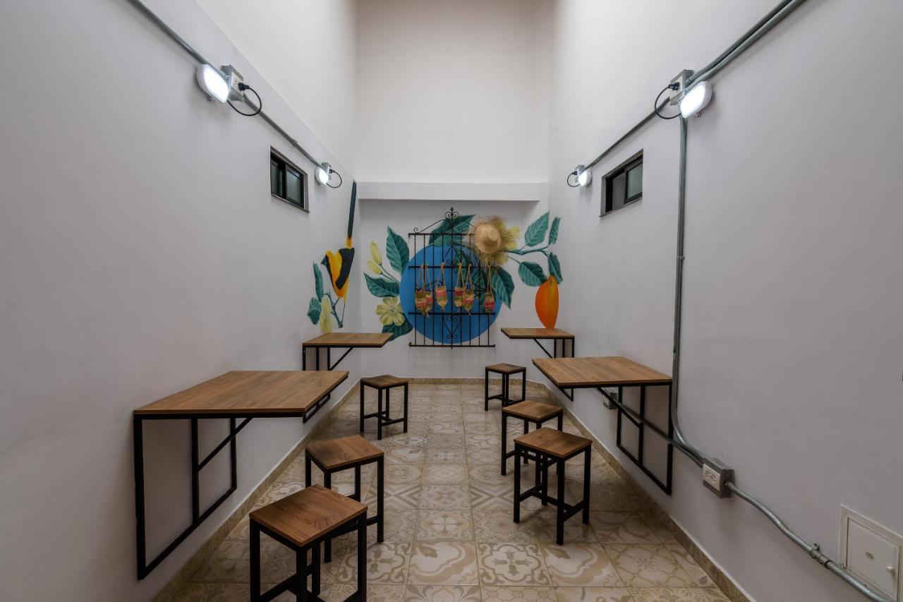 Med La Palma Hotel Меделин Екстериор снимка