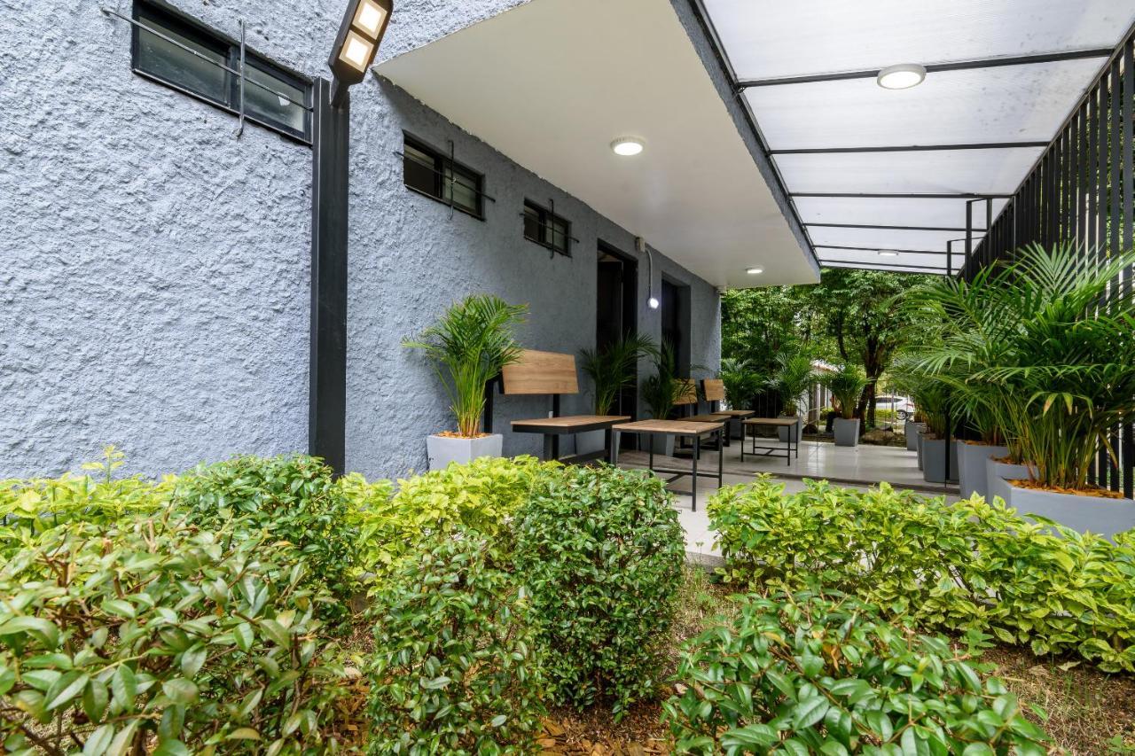 Med La Palma Hotel Меделин Екстериор снимка