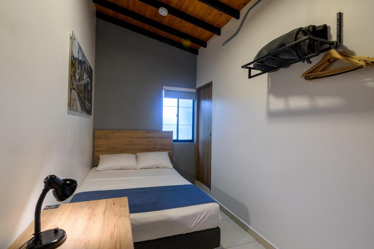 Med La Palma Hotel Меделин Екстериор снимка