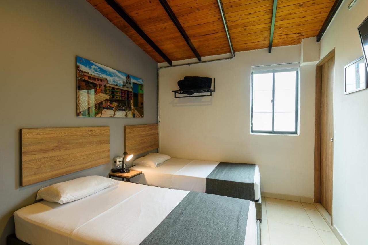 Med La Palma Hotel Меделин Екстериор снимка