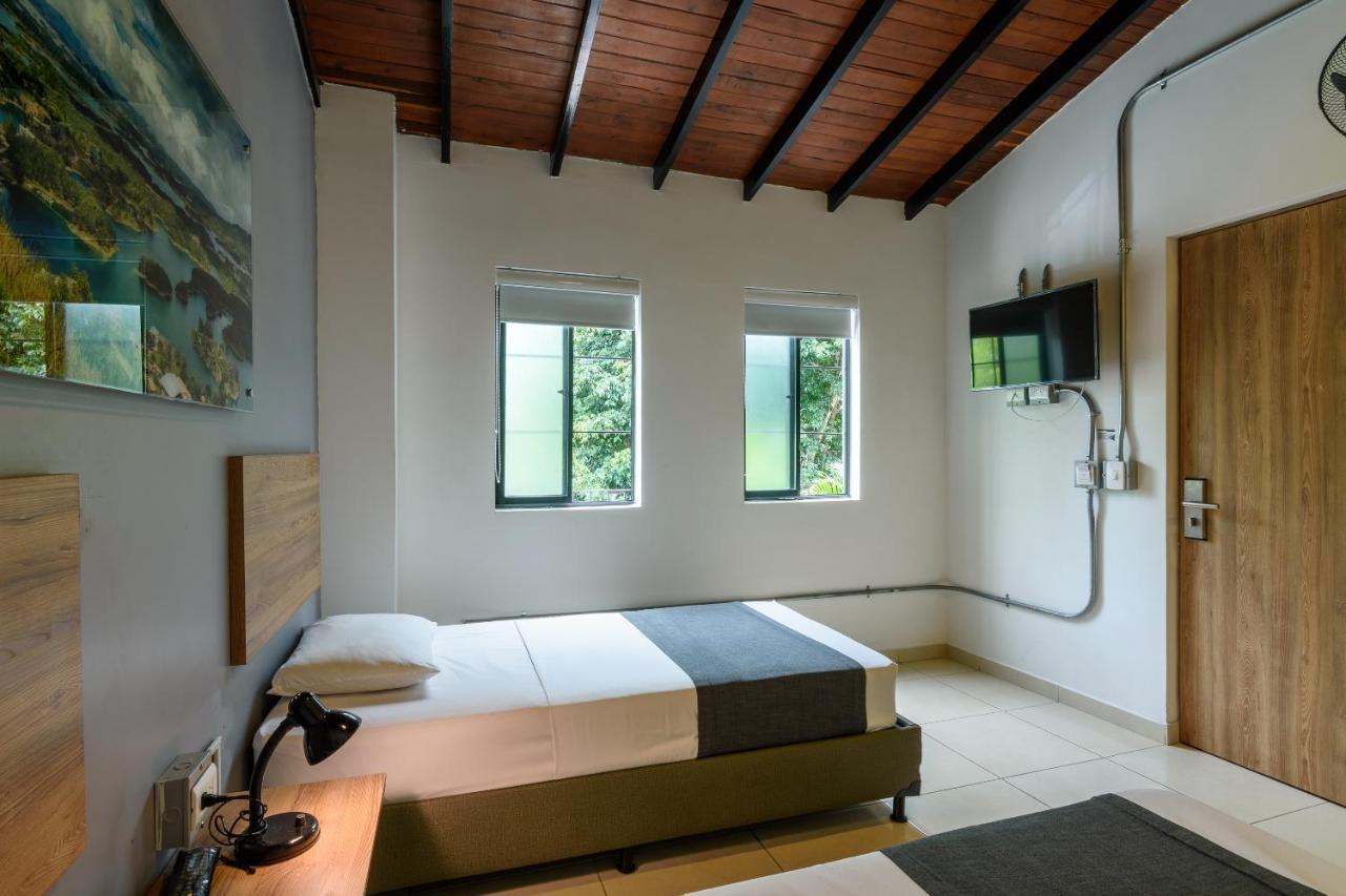 Med La Palma Hotel Меделин Екстериор снимка